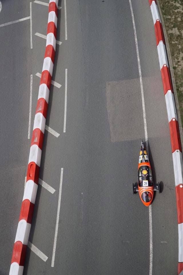NEMO beim Shell Eco-marathon – Draufsicht Wettbewerbsfahrzeug NEMO aus der Vogelperspektive beim Shell Eco-marathon