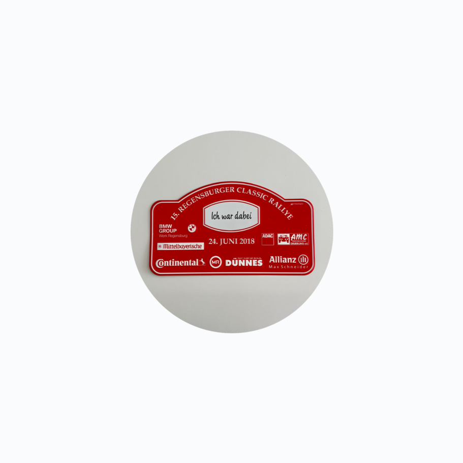 Teilnehmerplakette der Regensburger Classic Rallye 2018 Rote Teilnehmerplakette der Regensburger Classic Rallye 2018