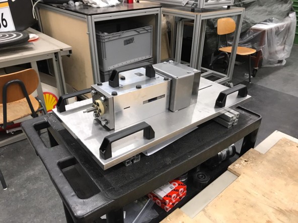 Mechanischer Aufbau – Rückansicht Mechanisch aufgebauter Wälzlagerprüfstand in schräger Rückansicht